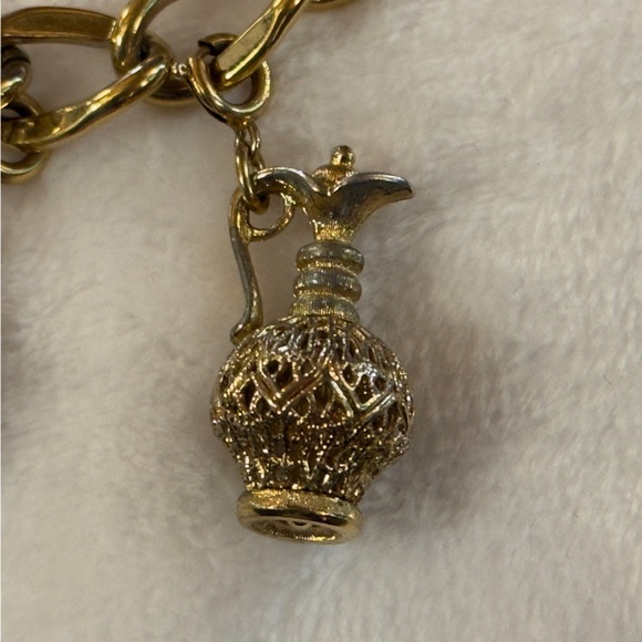 Vintage Gold Tone Monet Charm Bracelet Fish Christmas Snowman Sailboat Clover - Picture 8 of 15